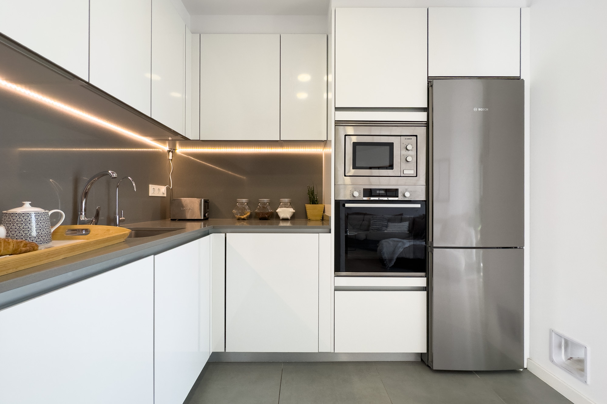 Cocina de diseño fotografiada para inmobiliaria en Barcelona